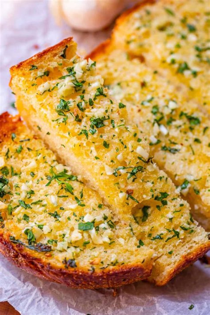 Question: How To Heat Garlic Bread